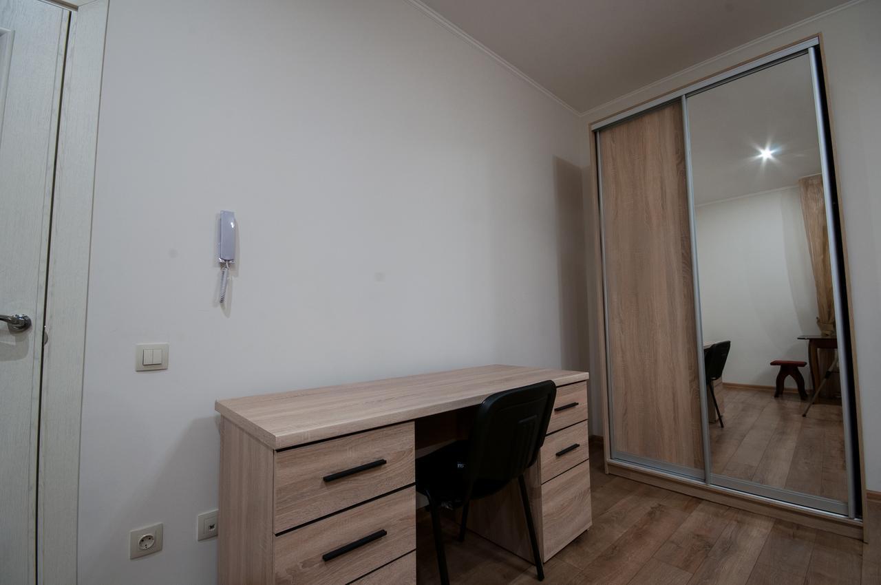 Wonderful Flat On Center *
